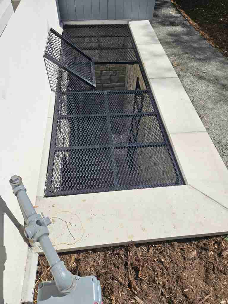 Large Cover with Hatch 2